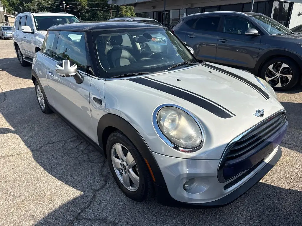 2016 MINI Cooper Base photo 4