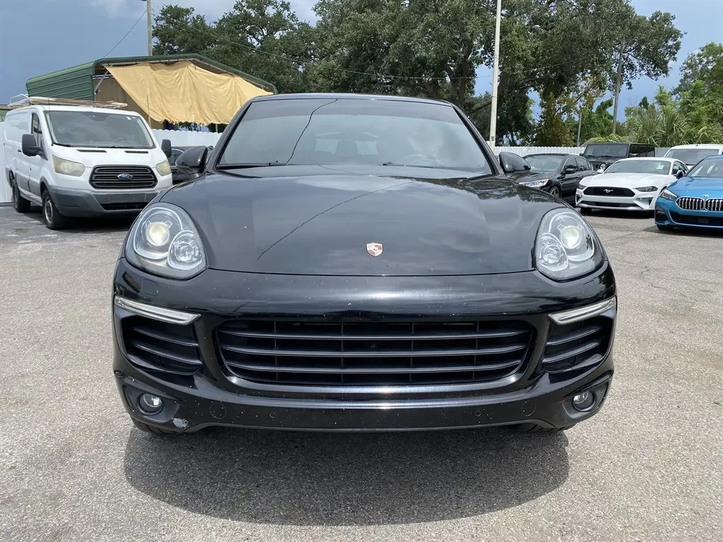 2017 Porsche Cayenne Platinum Edition photo 3