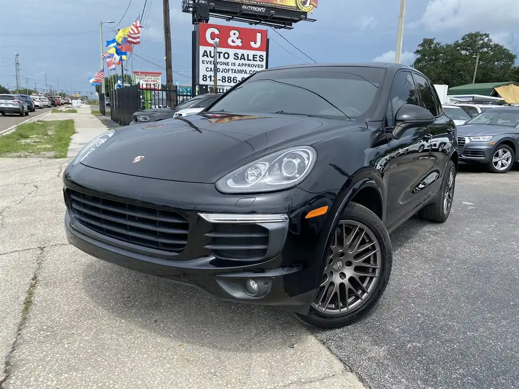 2017 Porsche Cayenne Platinum Edition's photo