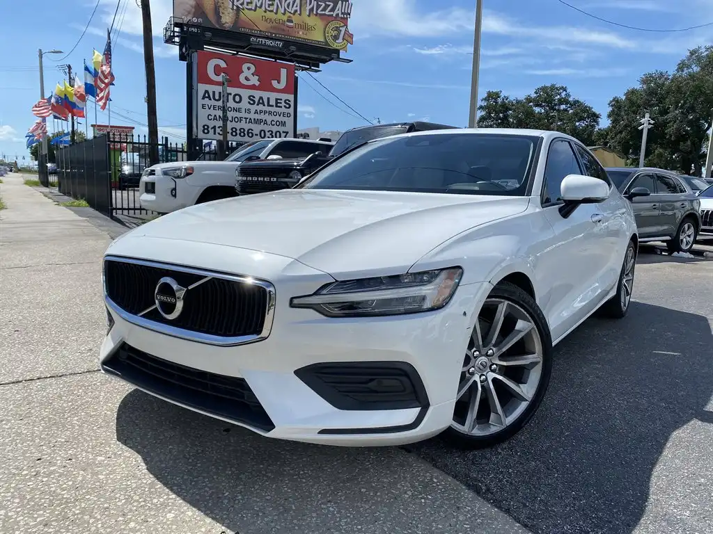 2020 Volvo S60 T5 Momentum's photo