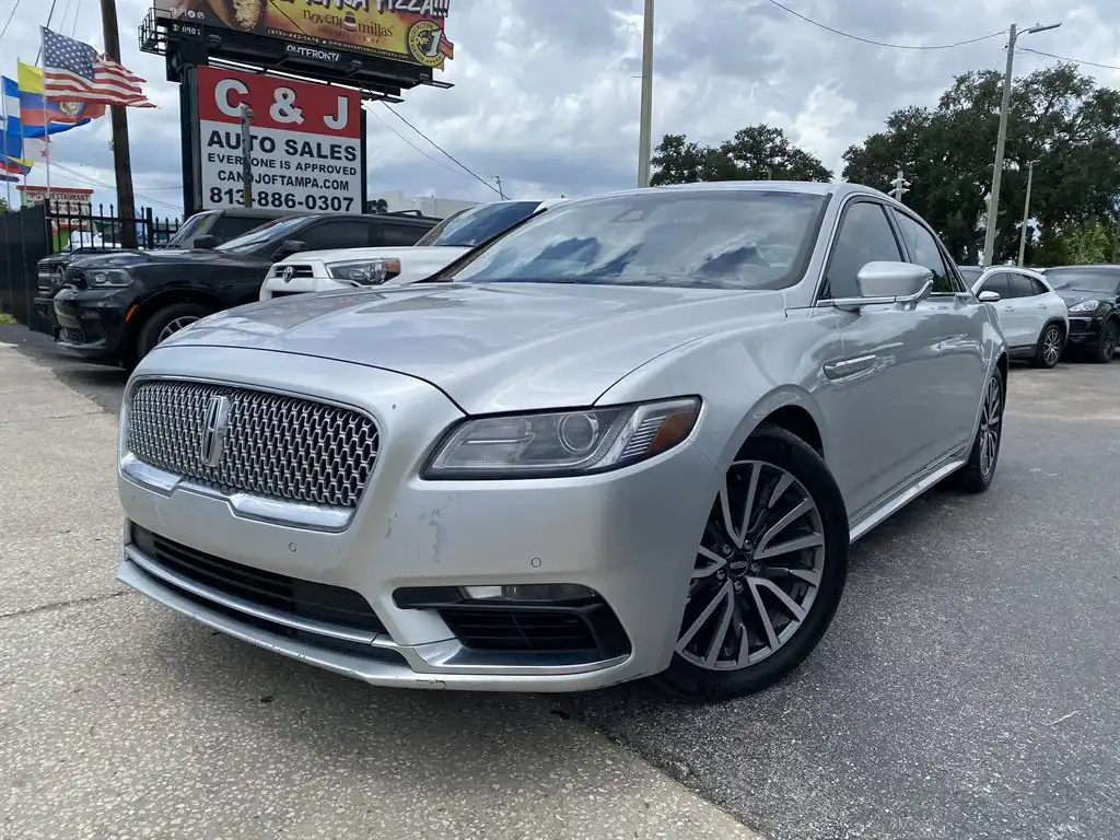 2017 Lincoln Continental Select FWD's photo