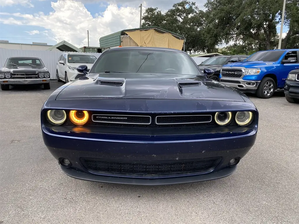 2015 Dodge Challenger SXT Plus photo 3