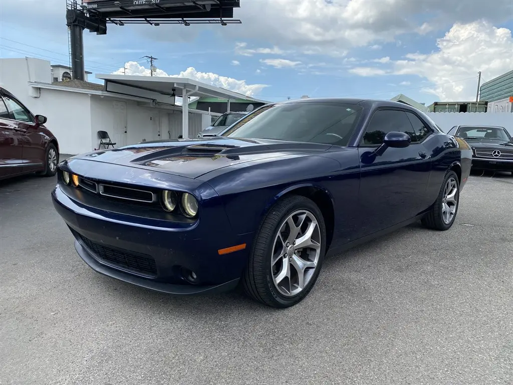 2015 Dodge Challenger SXT Plus photo 5