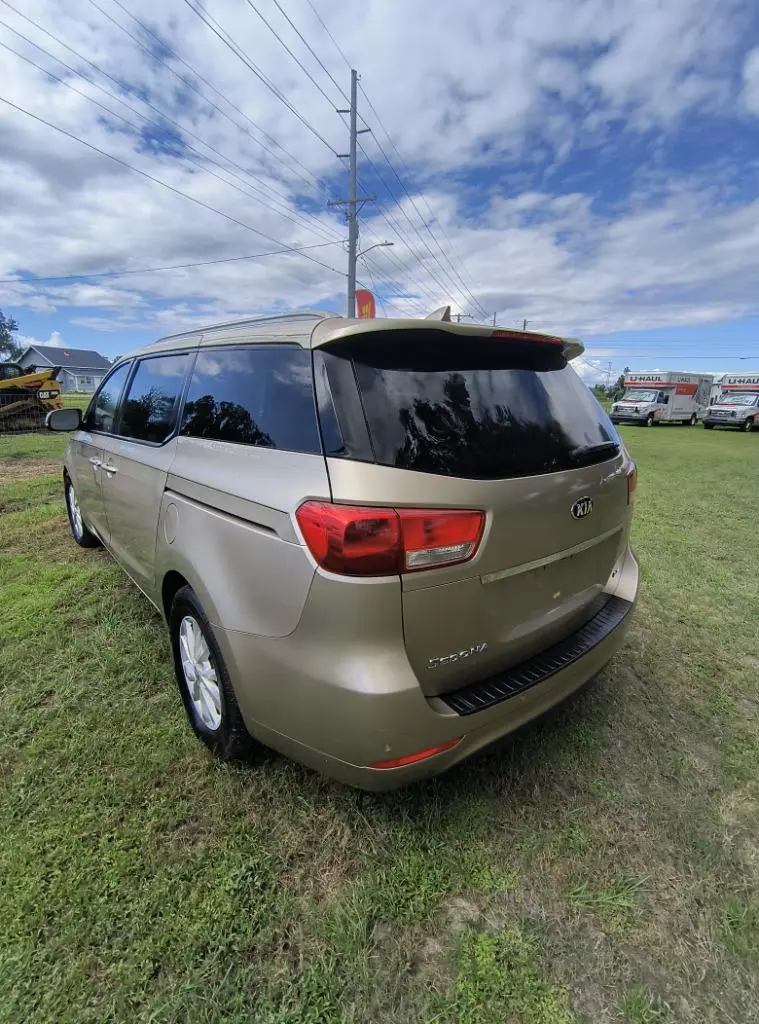 2016 Kia Sedona LX photo 4