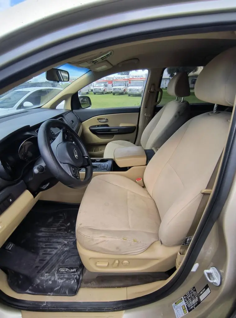 2016 Kia Sedona LX photo 5
