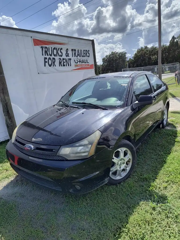 2010 Ford Focus SE's photo