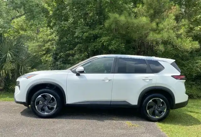 2024 Nissan Rogue SV FWD's photo