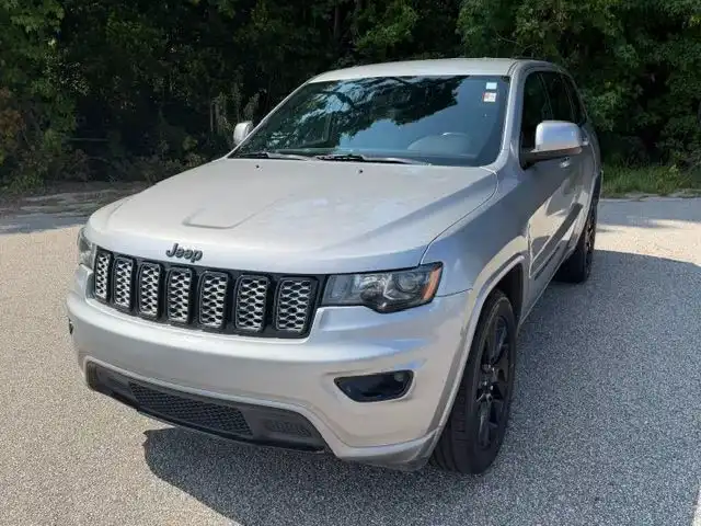 2019 Jeep Grand Cherokee Altitude's photo