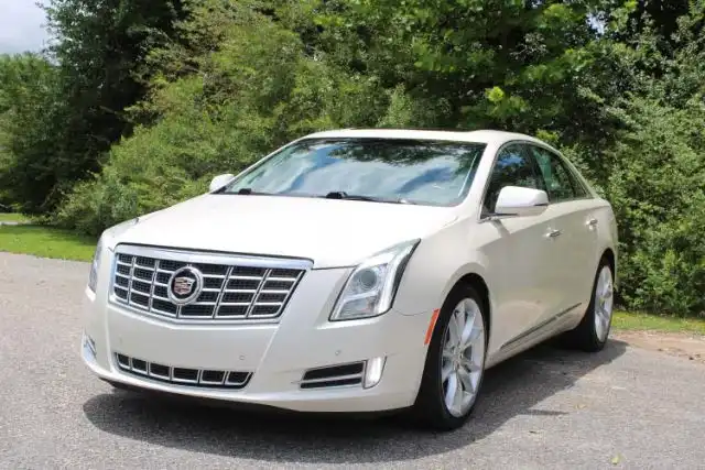 2013 Cadillac XTS 3.6L FWD Premium Collection's photo