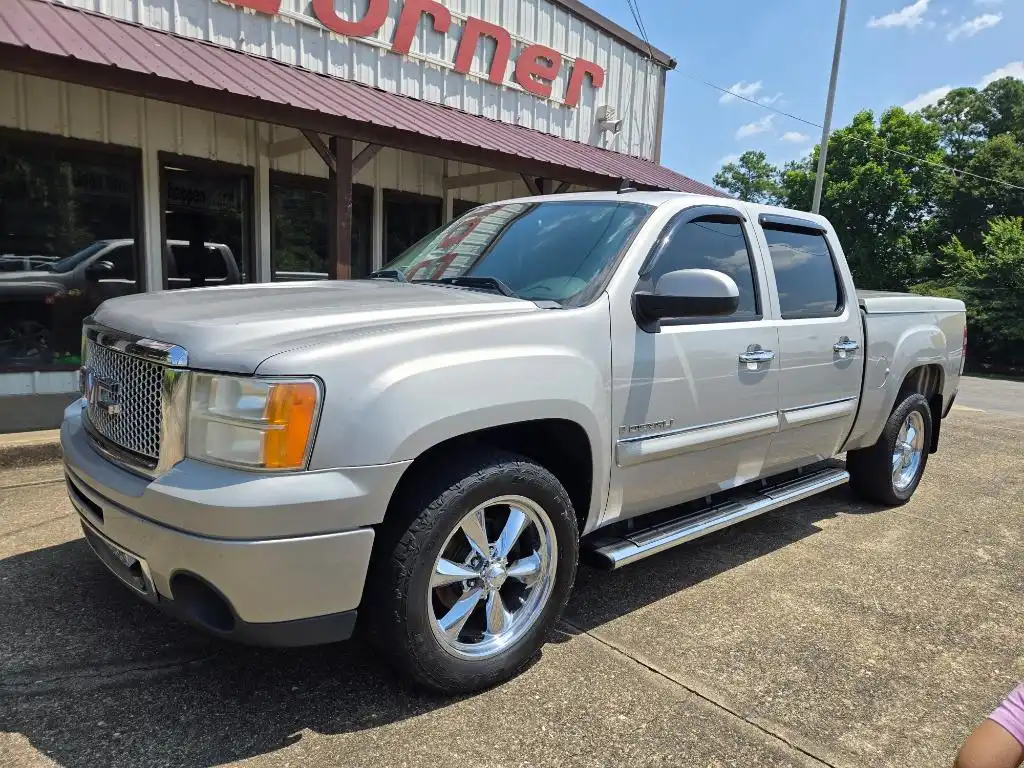 2008 GMC Sierra 4WD Crew Cab Short Box's photo