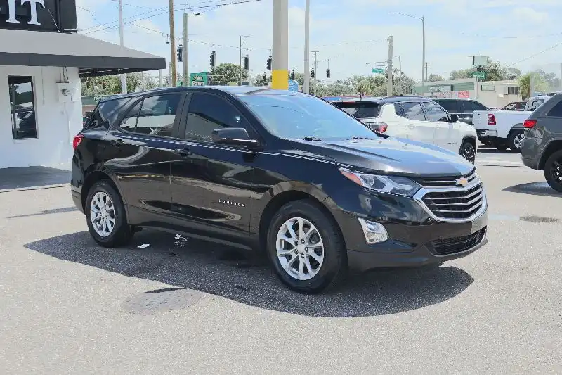 2021 Chevrolet Equinox LS's photo