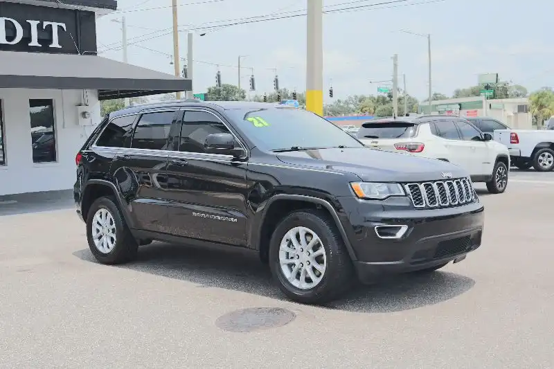 2021 Jeep Grand Cherokee Laredo E's photo