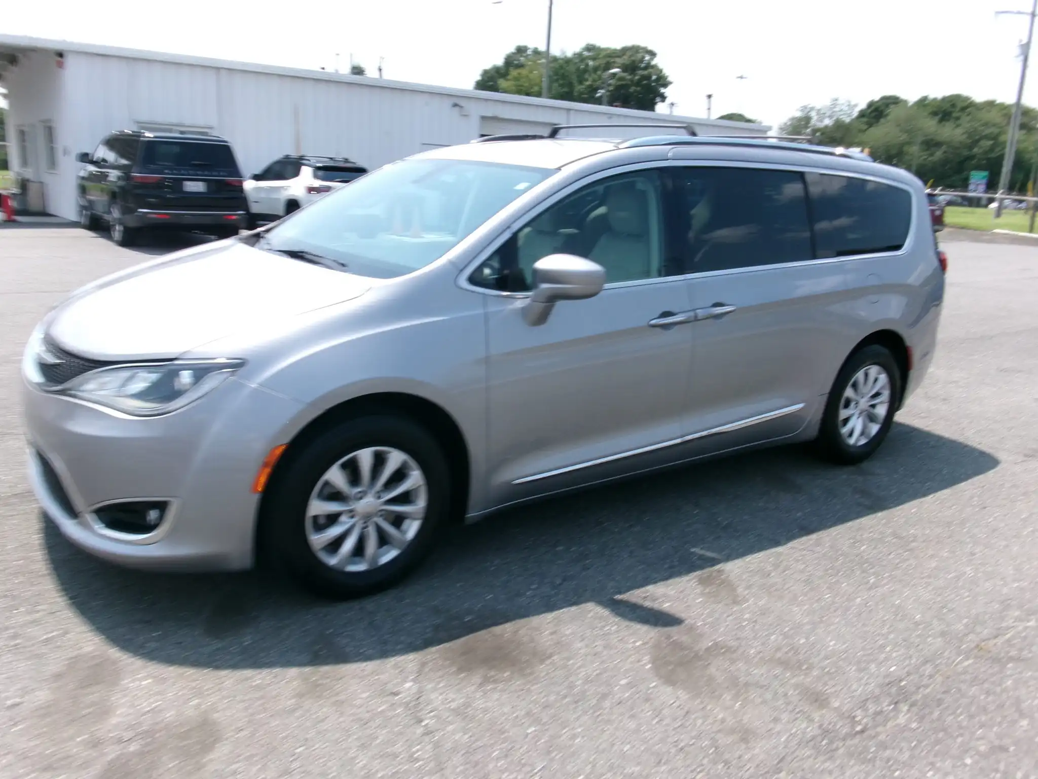 2018 Chrysler Pacifica Touring L's photo