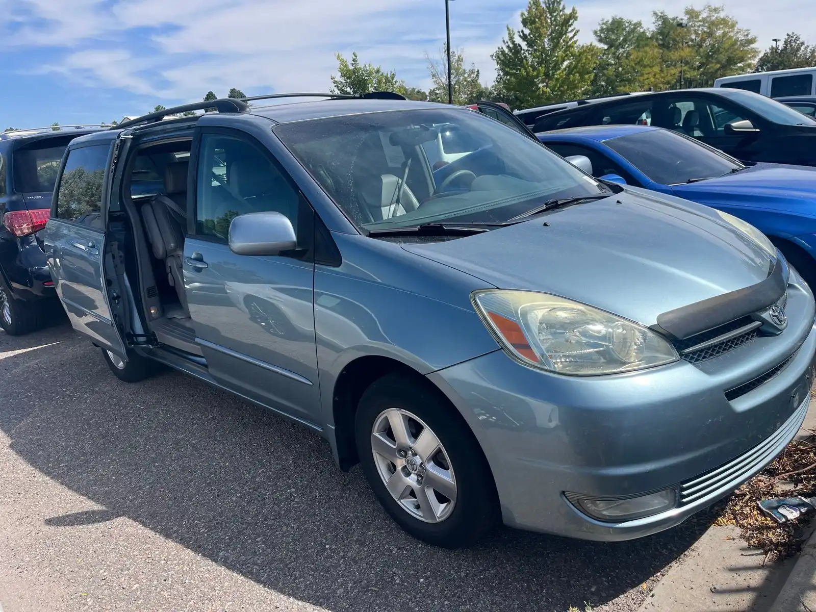 2004 Toyota Sienna XLE's photo
