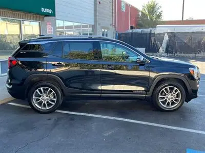 2024 GMC Terrain SLT AWD photo 3