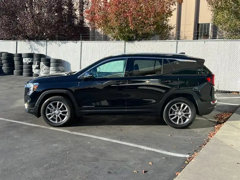 2024 GMC Terrain SLT AWD's photo