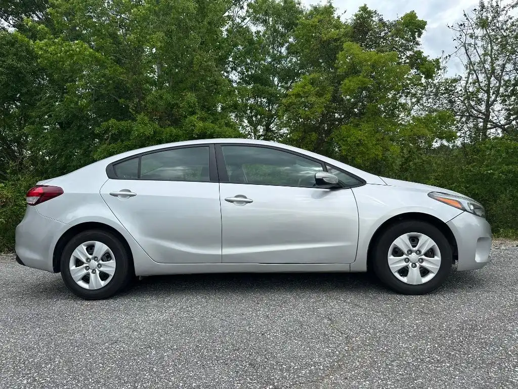 2017 Kia Forte LX AT's photo