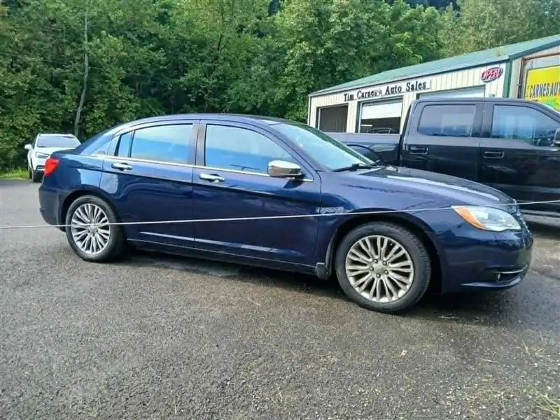 2013 Chrysler 200 Limited's photo