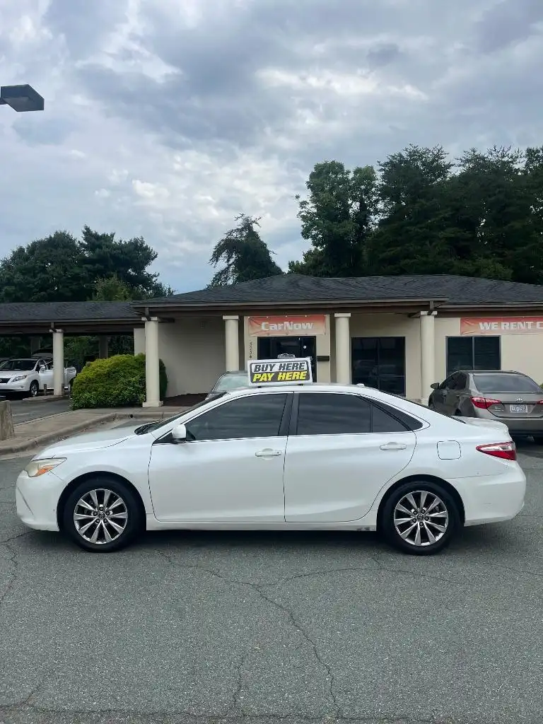 2015 Toyota Camry 2.5 Auto XLE's photo