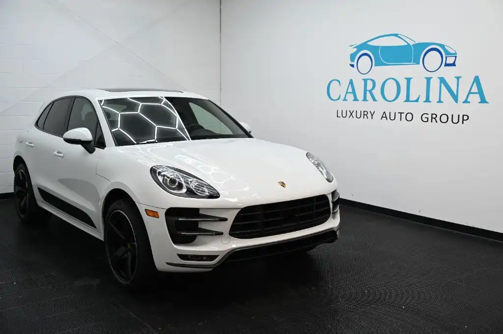2016 Porsche Macan Turbo's photo
