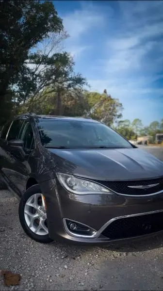 2017 Chrysler Pacifica Touring-L Plus photo 5