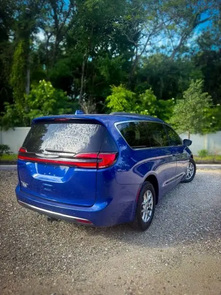 2021 Chrysler Pacifica Touring photo 5
