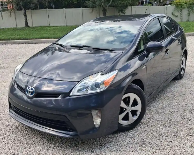 2014 Toyota Prius Three's photo
