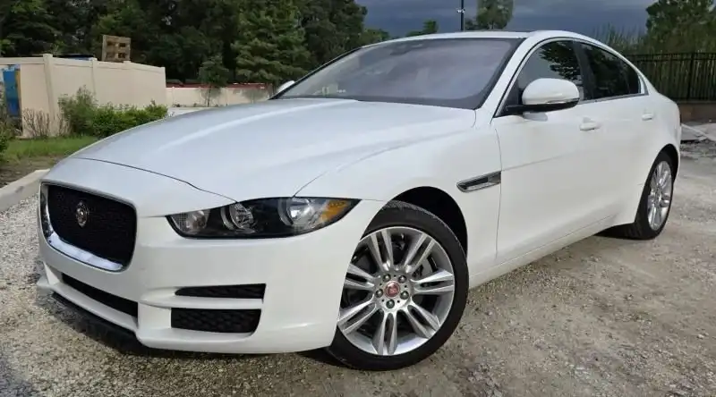 2019 Jaguar XE 25t AWD's photo