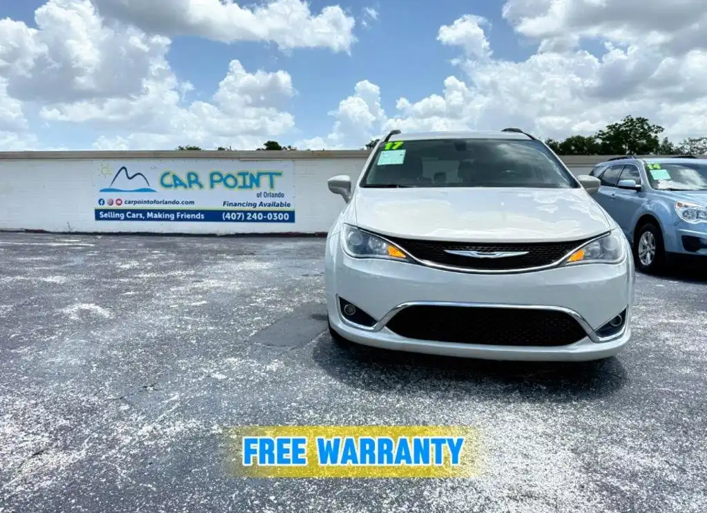 2017 Chrysler Pacifica Touring-L's photo