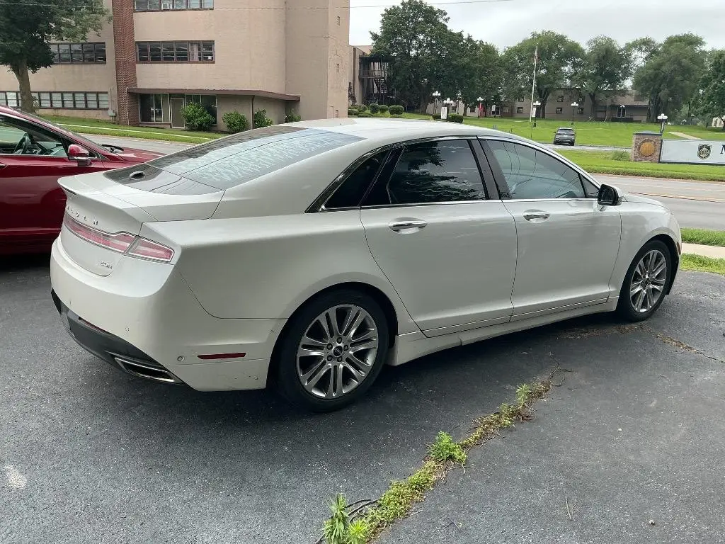 2013 Lincoln MKZ Hybrid photo 4