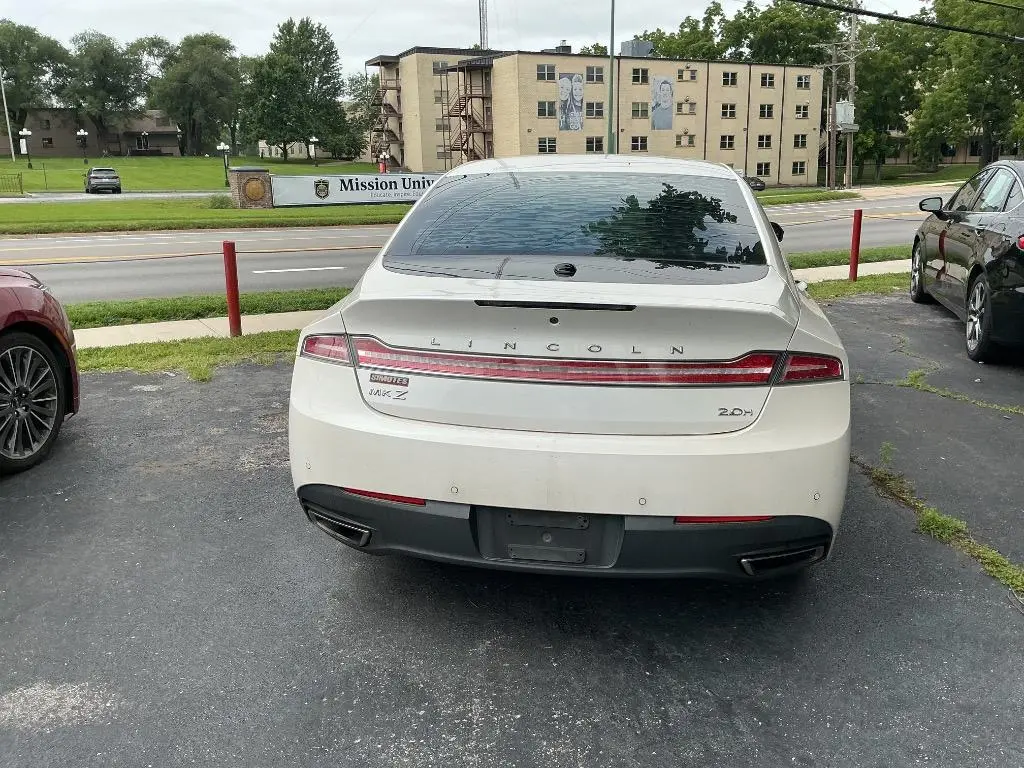 2013 Lincoln MKZ Hybrid photo 5