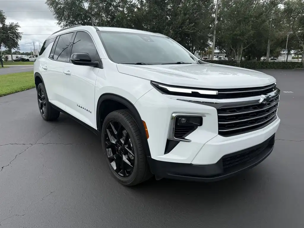2025 Chevrolet Traverse FWD LT's photo