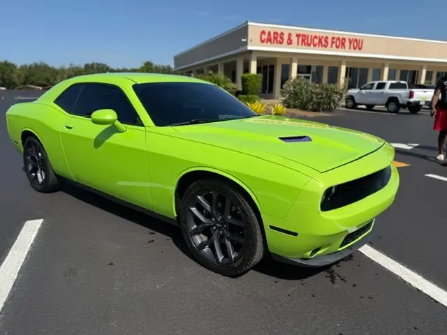 2019 Dodge Challenger SXT Plus Auto photo 3