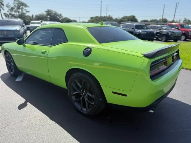 2019 Dodge Challenger SXT Plus Auto photo 4