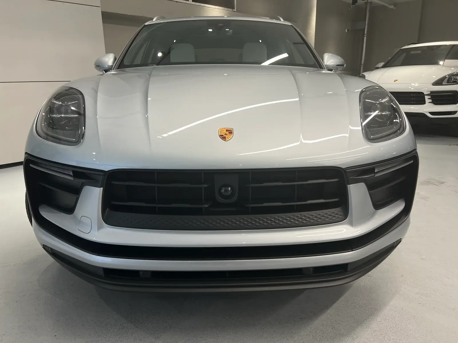 2023 Porsche Macan Base photo 3