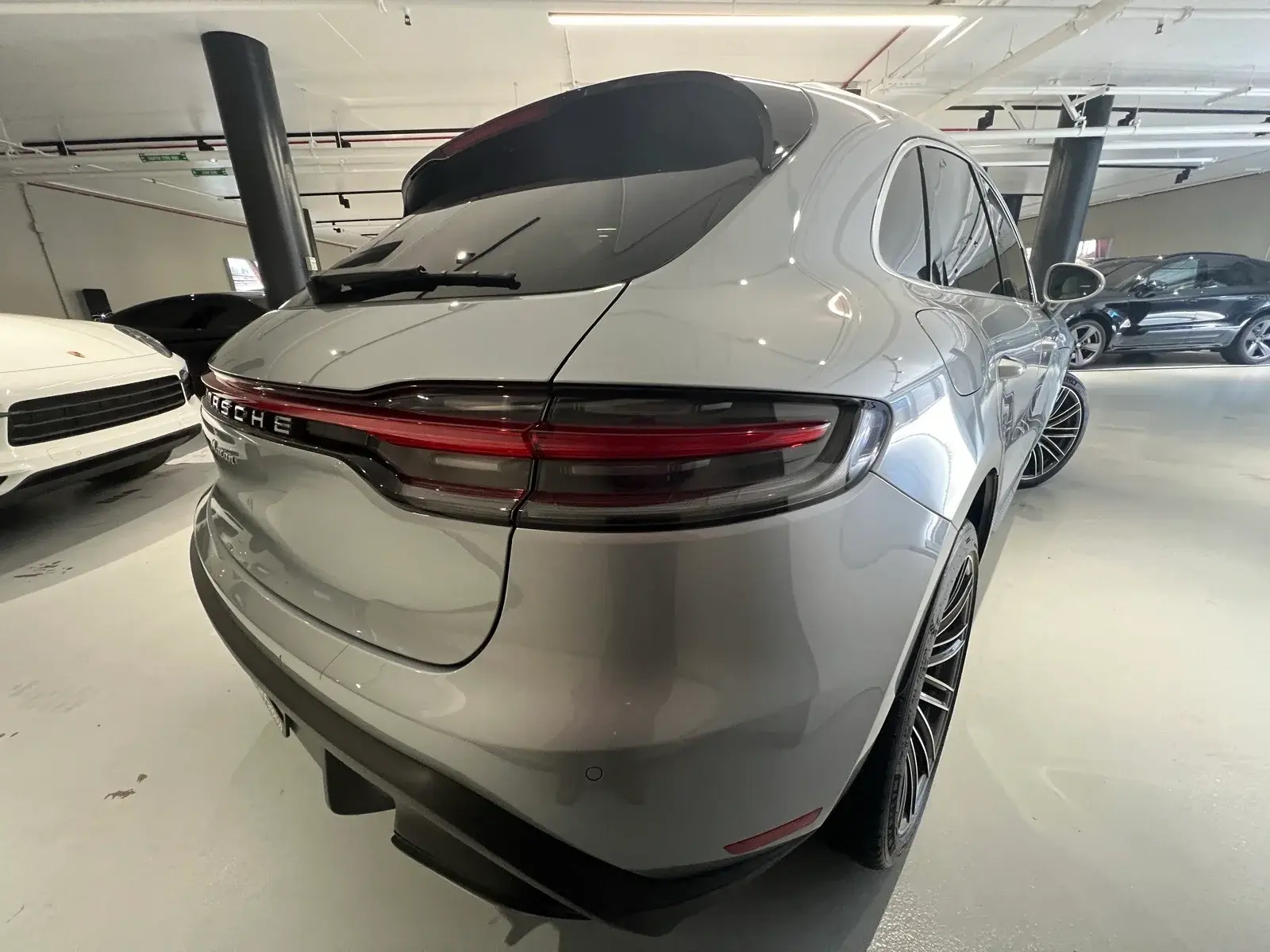 2023 Porsche Macan Base photo 4