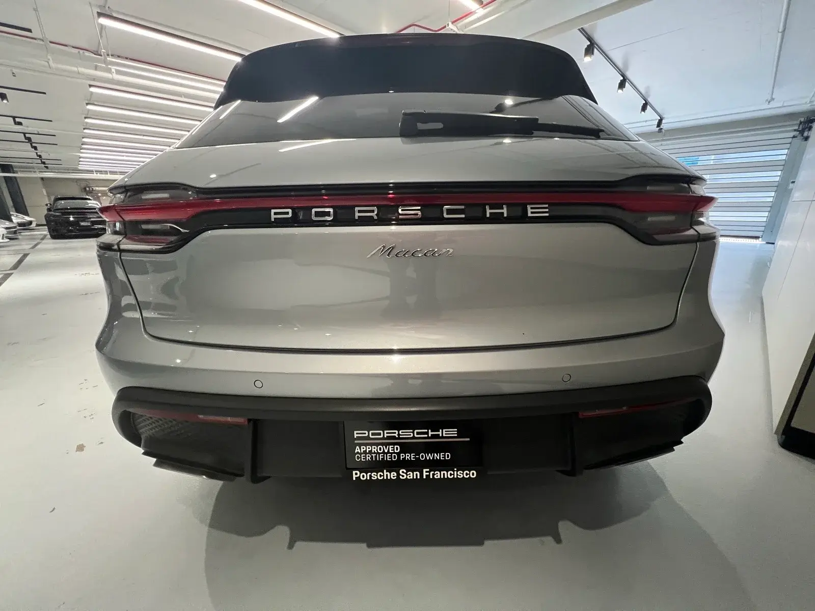 2023 Porsche Macan Base photo 5