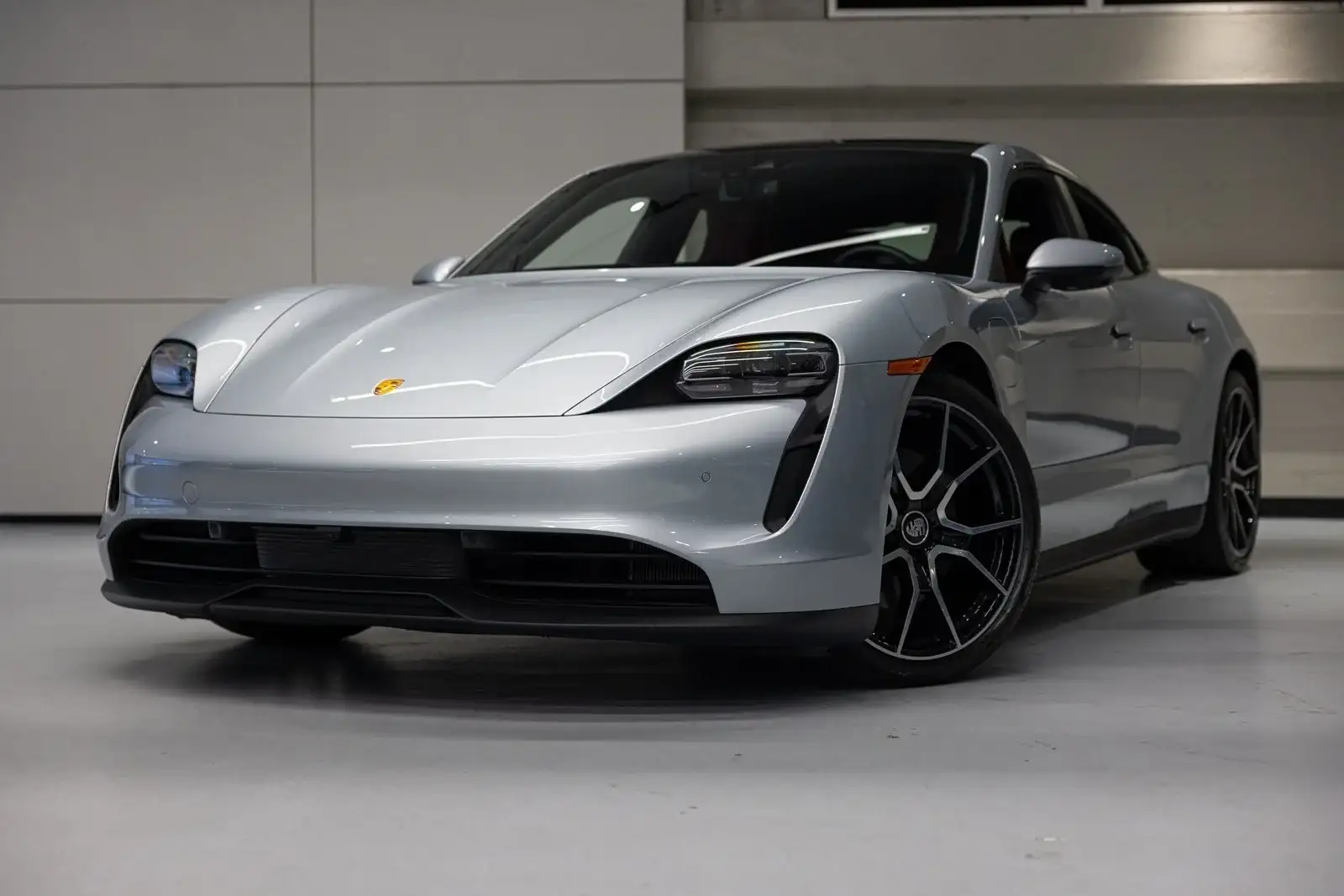 2023 Porsche Taycan Base's photo