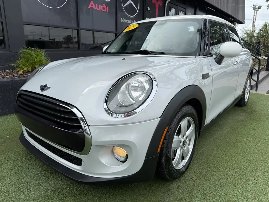 2018 MINI Cooper 4 Door's photo