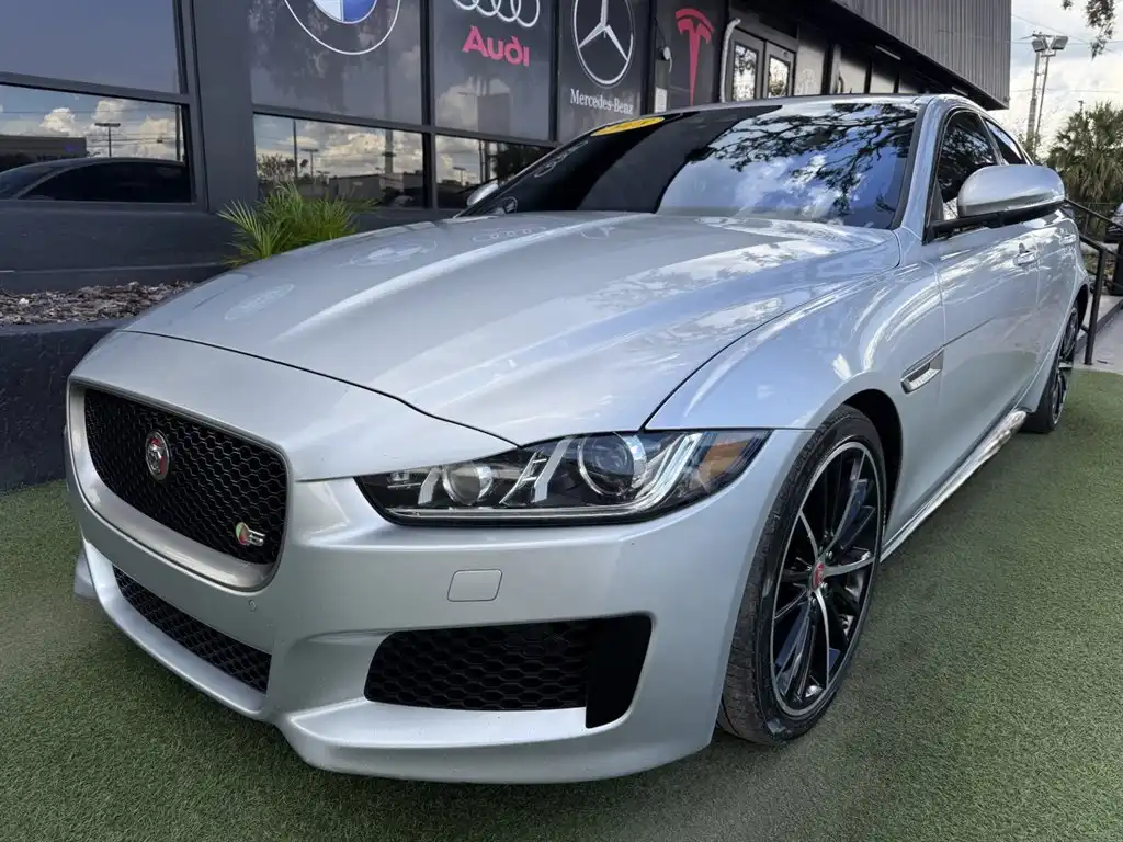 2018 Jaguar XE S's photo