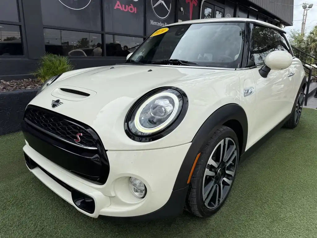 2019 MINI Hardtop Cooper S Signature's photo
