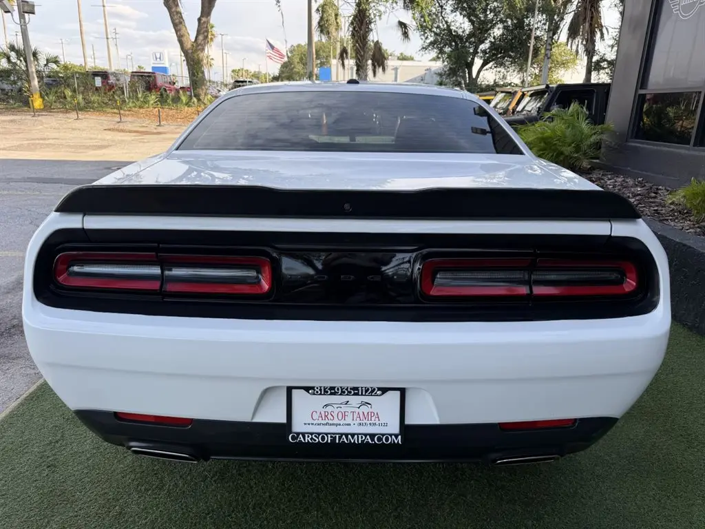 2021 Dodge Challenger SXT Auto photo 5