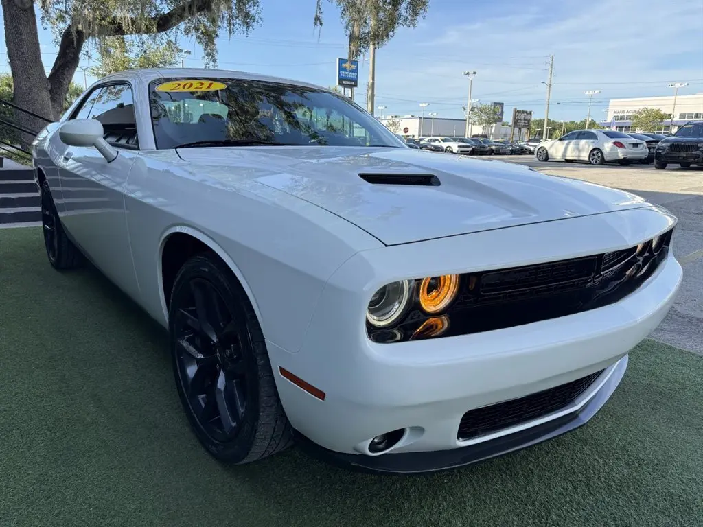 2021 Dodge Challenger SXT Auto photo 3