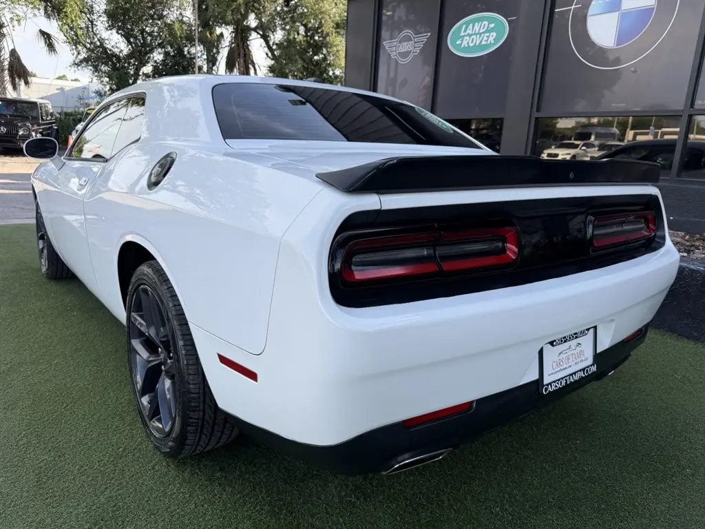 2021 Dodge Challenger SXT Auto photo 4