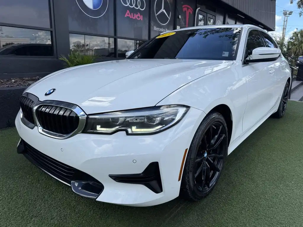 2021 BMW 3 Series 330i Sedan's photo