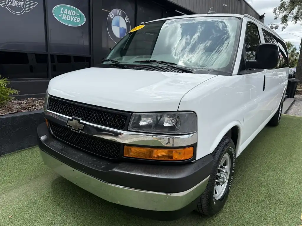 2017 Chevrolet Express 3500 LS Extended's photo