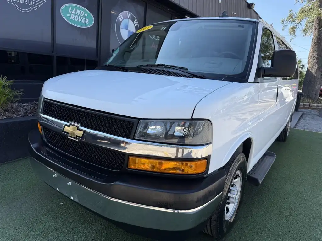 2023 Chevrolet Express 3500 LT Extended's photo
