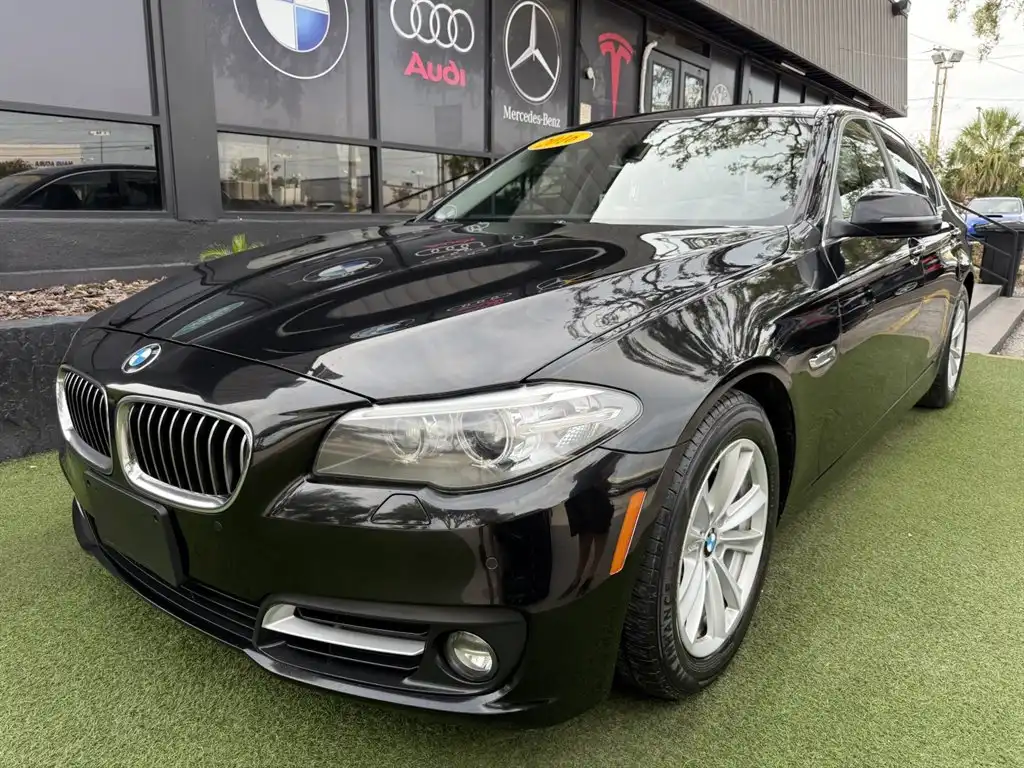 2016 BMW 5 Series 528i xDrive Sedan's photo