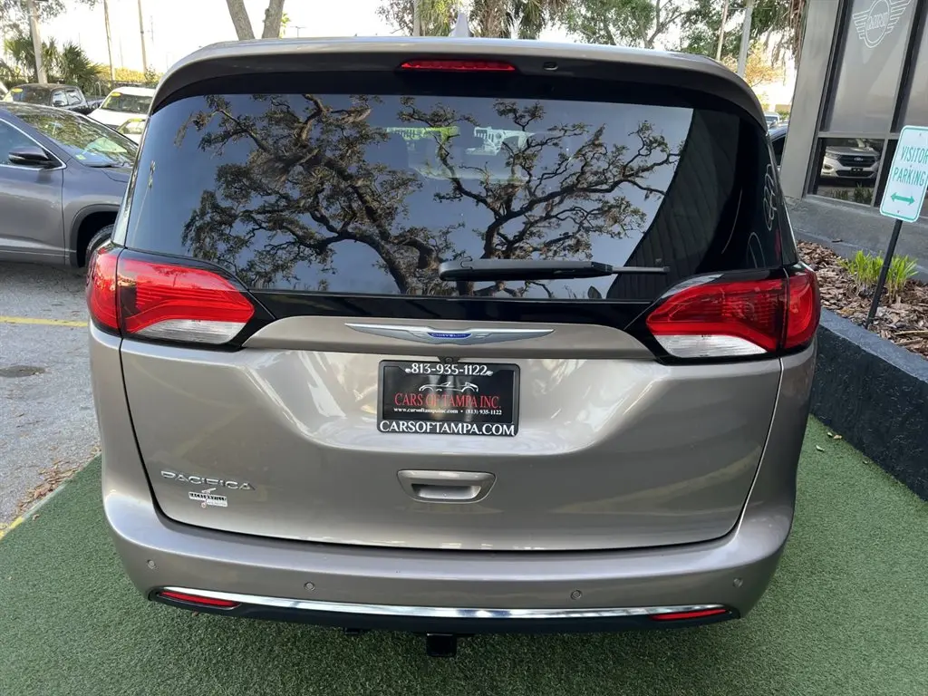 2018 Chrysler Pacifica Touring Plus photo 5
