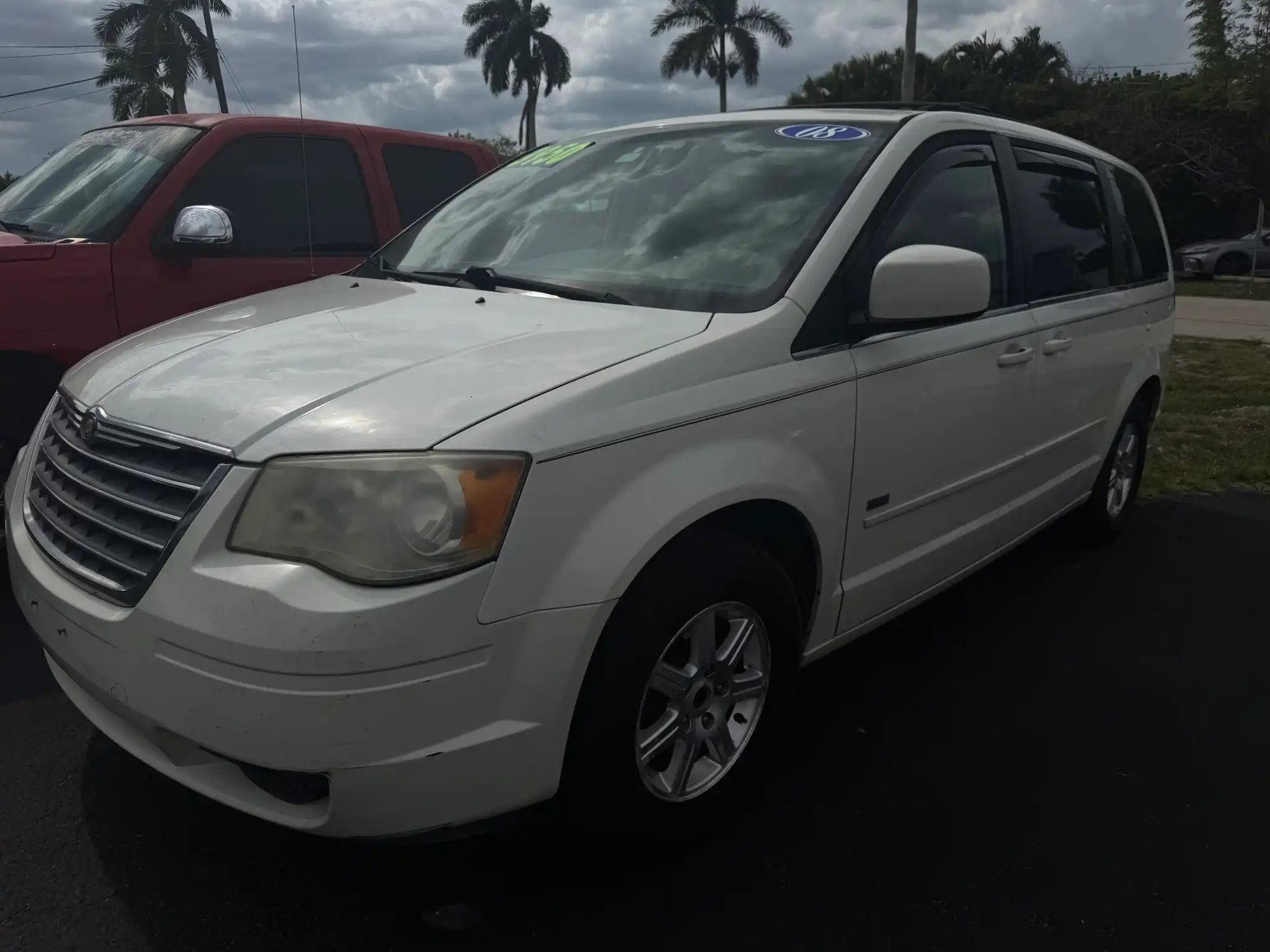 2008 Chrysler Town & Country Touring's photo